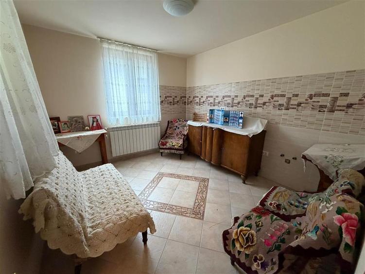 Casă cu 6 camere cu Canalizare în Nord