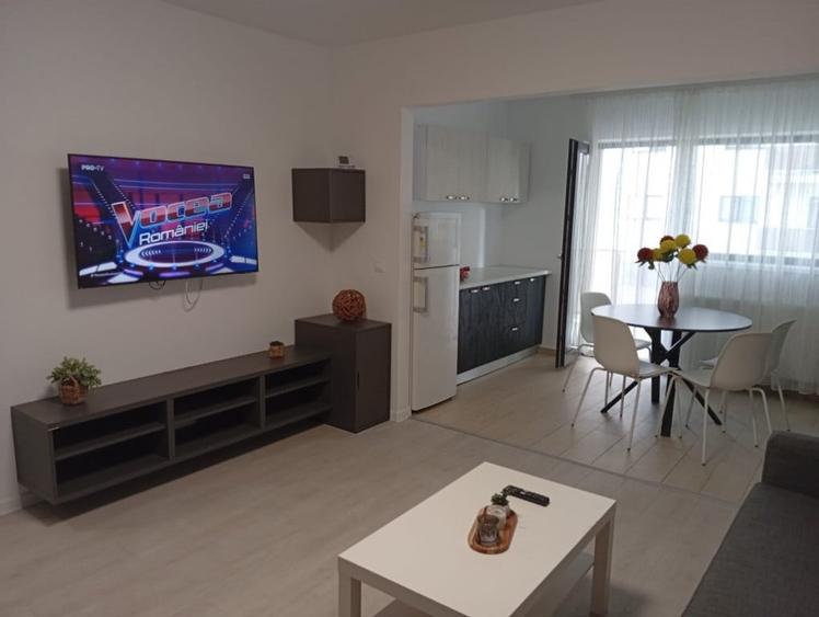 Apartament cu 2 camere decomandat în Titan