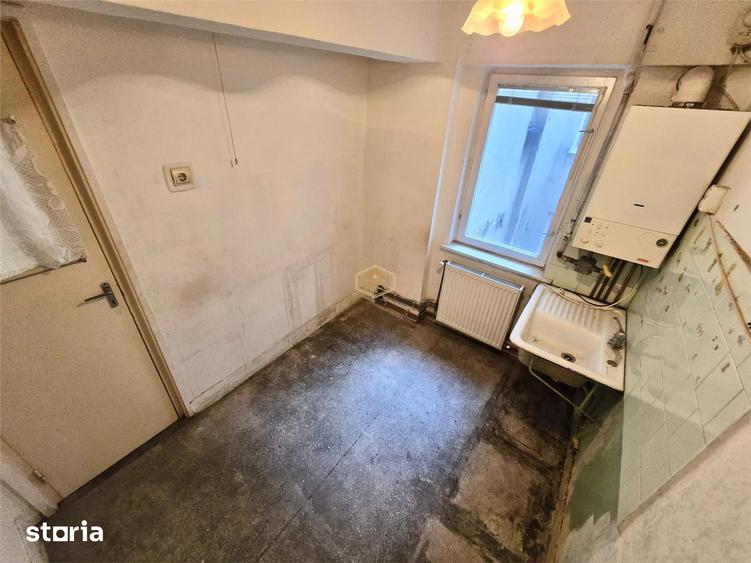 Apartament cu 3 camere decomandat în Micro 16