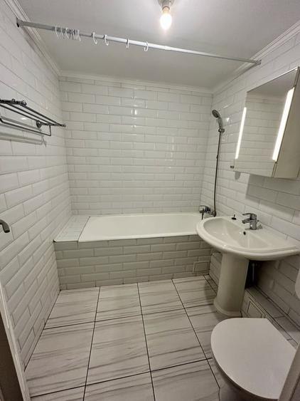 Apartament cu 3 camere semidecomandat în Gorjului