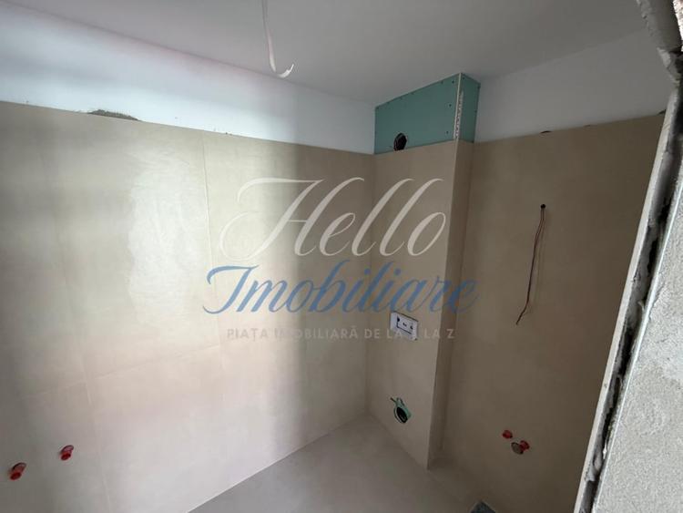 Apartament cu 4 camere semidecomandat în Florești