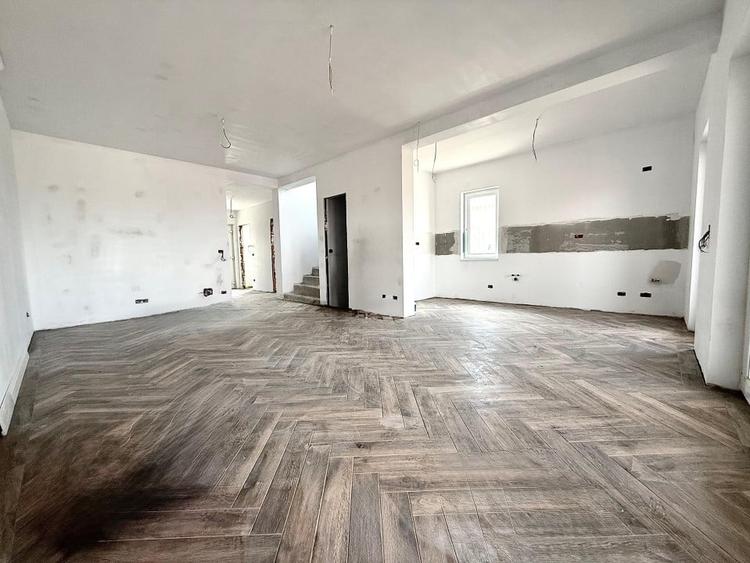 Duplex cu 5 camere cu Canalizare în Urseni