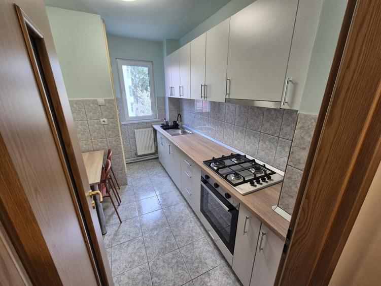 Apartament cu 3 camere semidecomandat în Hipodrom 2