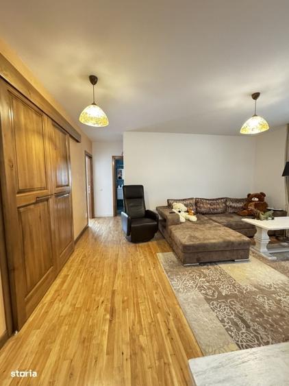 Apartament cu 3 camere semidecomandat în Florești