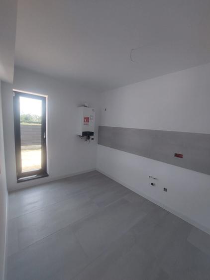 Casă cu 3 camere în Suseni