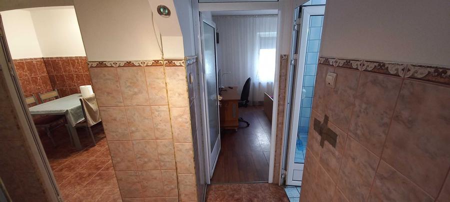 Apartament cu 2 camere decomandat în Tractorul