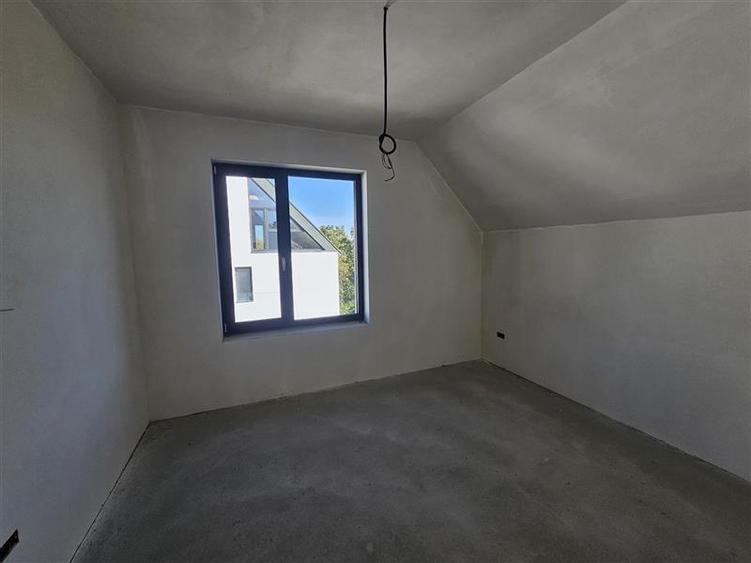 Duplex cu 5 camere cu Canalizare în Bună Ziua