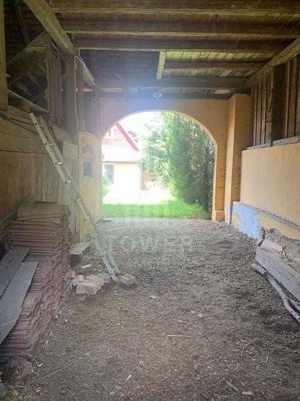 Casă individuală cu 11 camere cu Canalizare în Cisnădioara