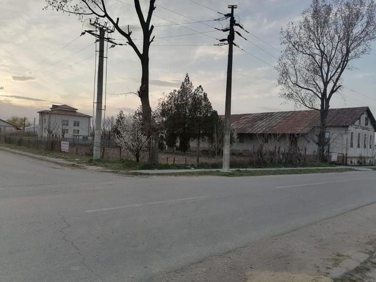 Spațiu comercial, de 2,200 mp, în Izbiceni