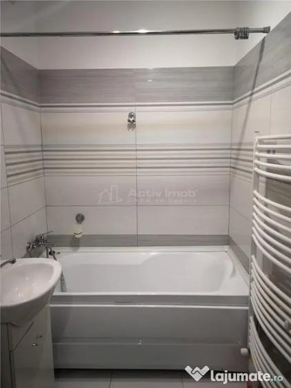 Apartament cu 3 camere decomandat în Micro II