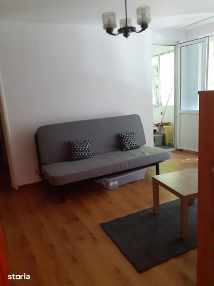 Apartament cu 2 camere semidecomandat în Tei