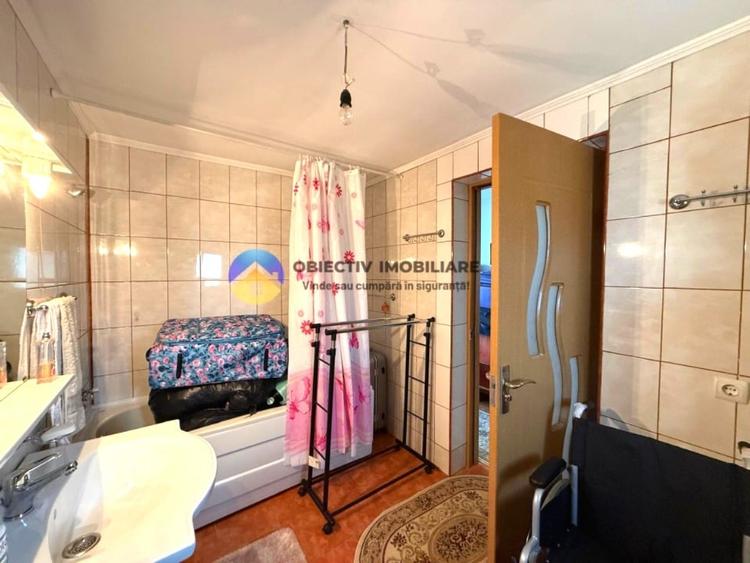 Casă cu 3 camere cu Teren 5062 Mp în Central