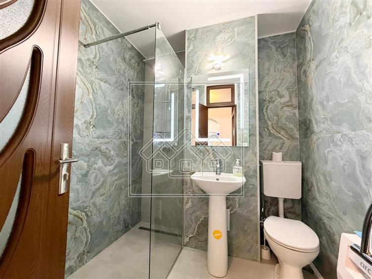 Apartament cu 4 camere decomandat în Central