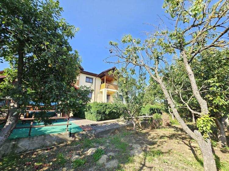 Casă individuală cu 7 camere cu Teren 1858 Mp în Vintilă Vodă