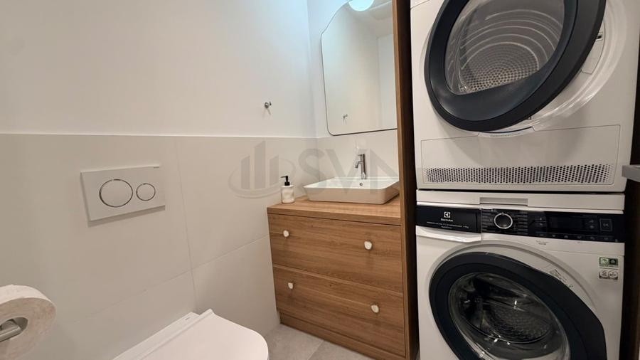 Apartament cu 3 camere semidecomandat, mobilat în Băneasa