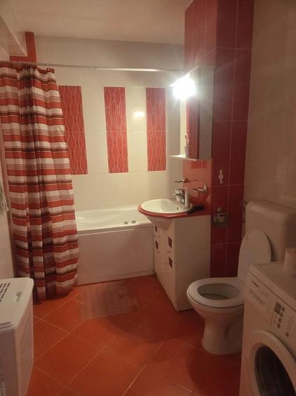 Apartament cu 3 camere decomandat în Tudor