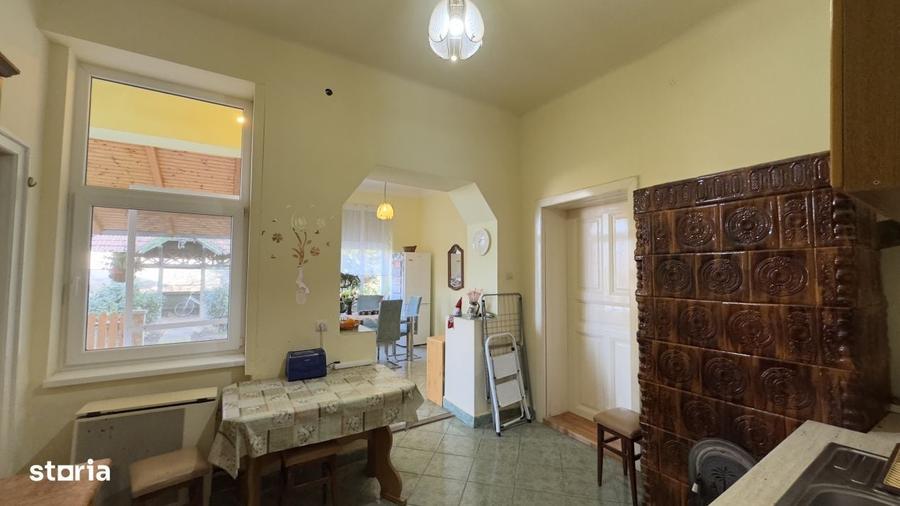 Casă cu 4 camere în Central