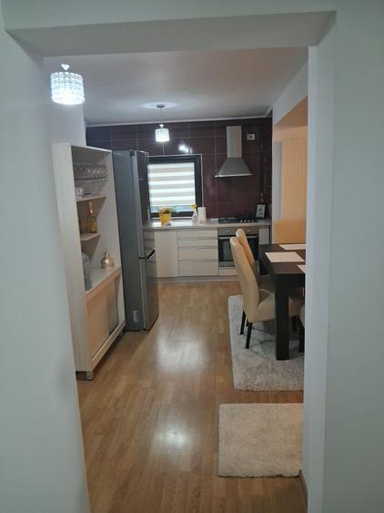 Apartament cu 3 camere decomandat în Exterior Vest