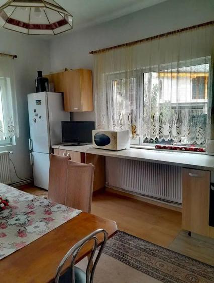 Casă cu 3 camere în Rucăr