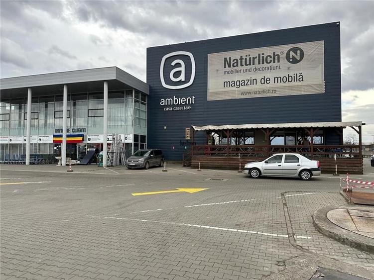 Spațiu comercial, de 1,000 mp, în Bărăbanț