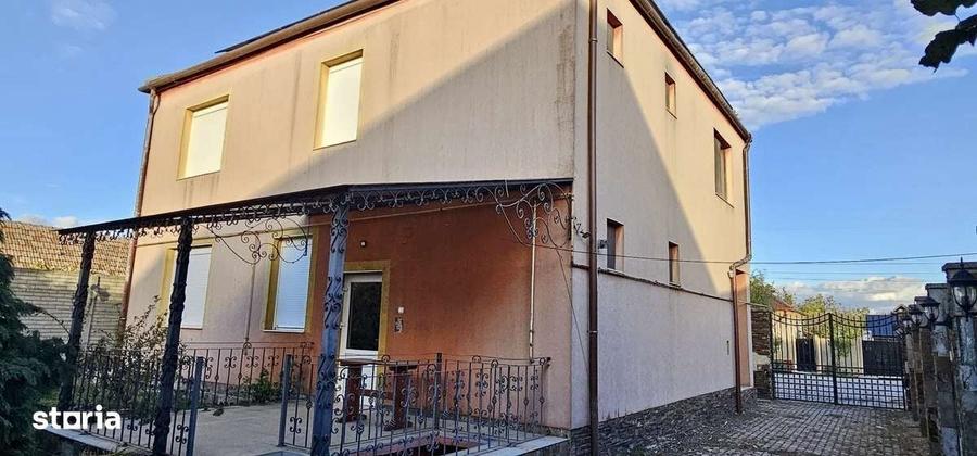 Casă cu 4 camere cu Teren 1380 Mp în Central