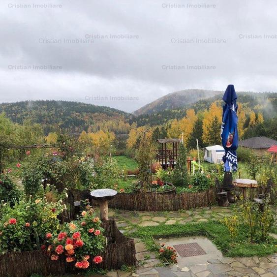 Casă cu 12 camere cu Canalizare în Plaiu Nucului