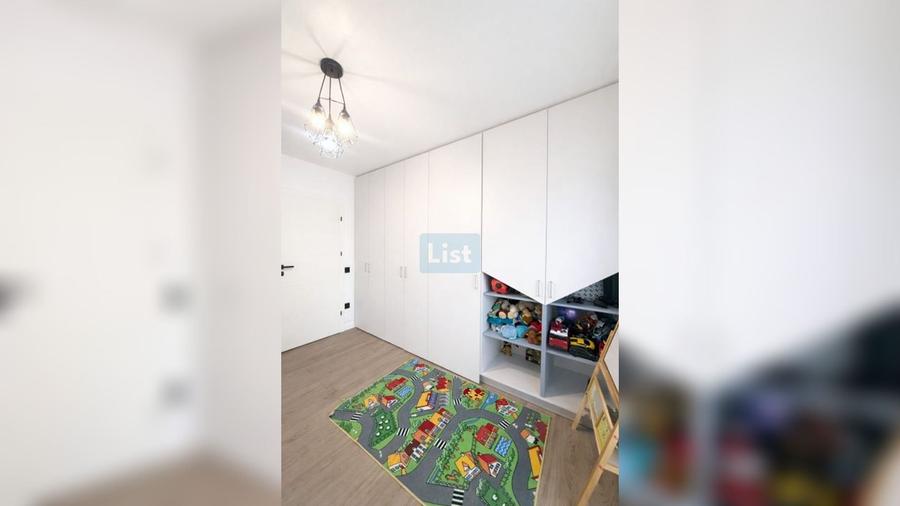 Apartament cu 3 camere semidecomandat în Florești