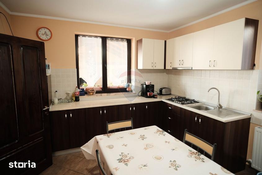 Casă cu 4 camere cu Teren 400 Mp în Central