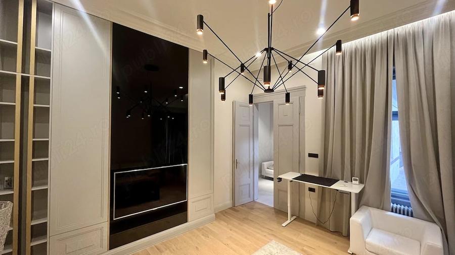 Apartament cu 3 camere semidecomandat în Central