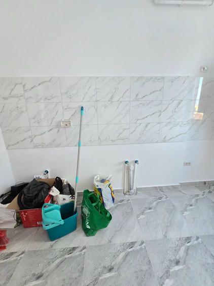 Apartament cu 2 camere decomandat în Roșu