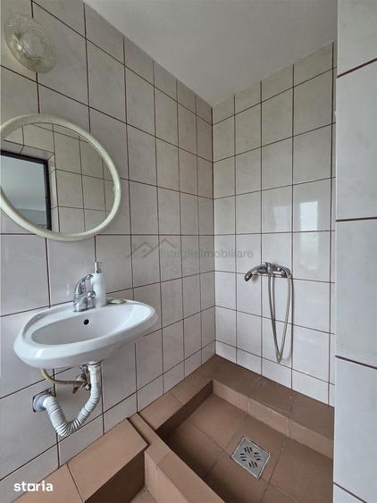 Casă cu 10 camere cu Teren 300 Mp în Sânmartin