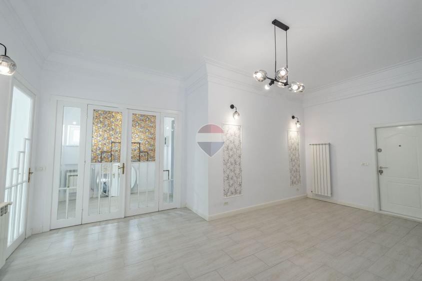 Apartament cu 5 camere decomandat, mobilat în P-ța Unirii