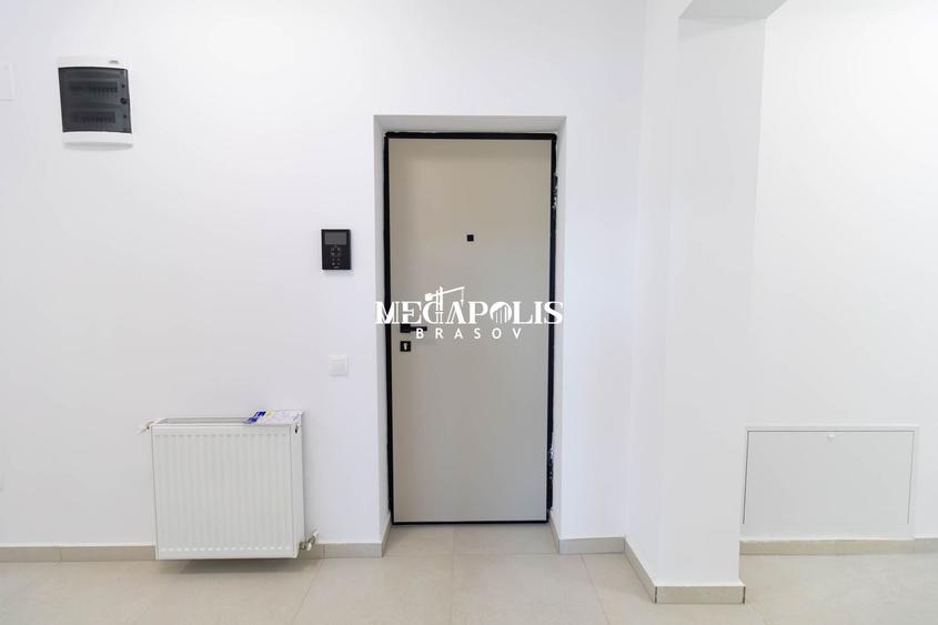 Apartament cu 3 camere decomandat în Tractorul