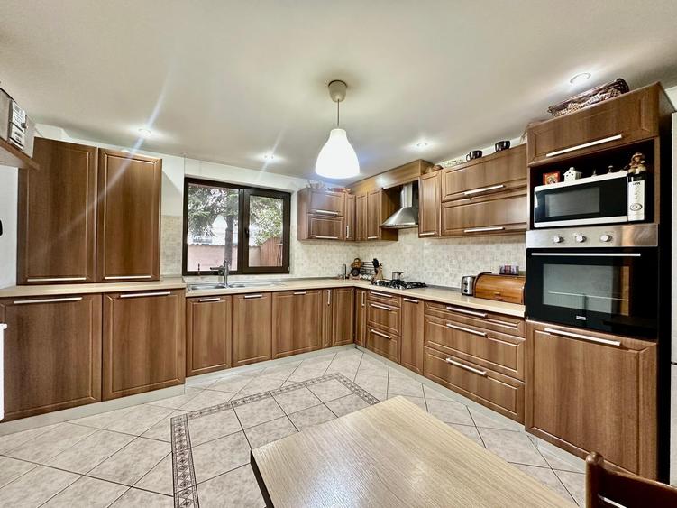Duplex cu 6 camere cu Canalizare în Pipera