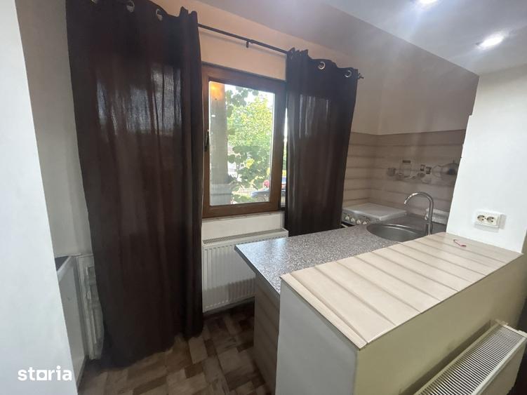 Garsonieră în Est