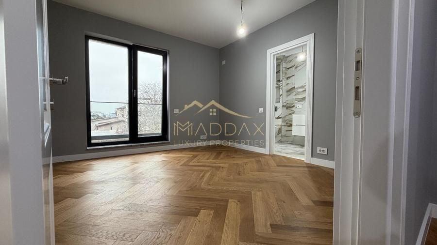 Apartament cu 3 camere decomandat în Aviației