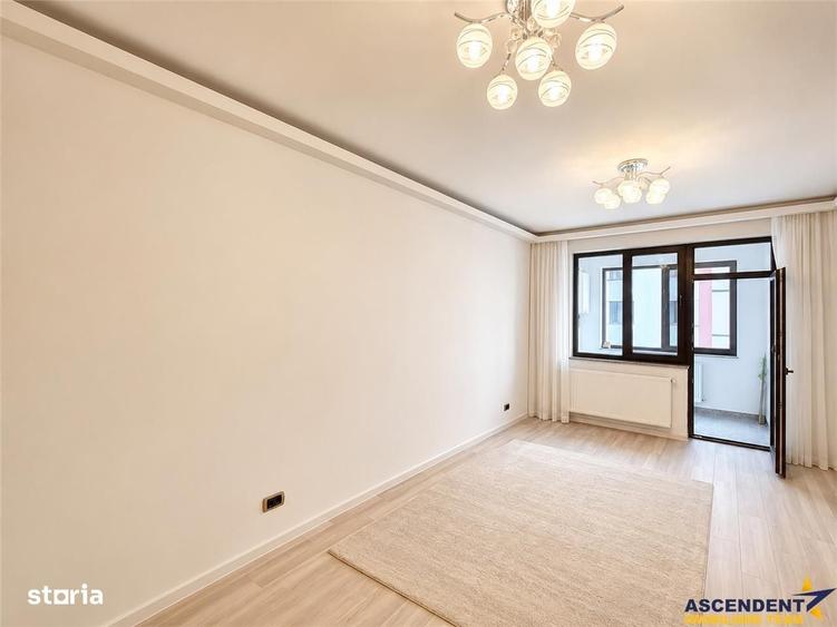 Apartament cu 3 camere decomandat în Tractorul