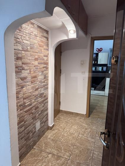 Apartament cu 2 camere semidecomandat, mobilat în Malu Roșu