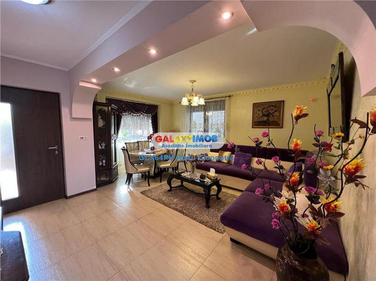 Casă cu 5 camere cu Garaj în Central