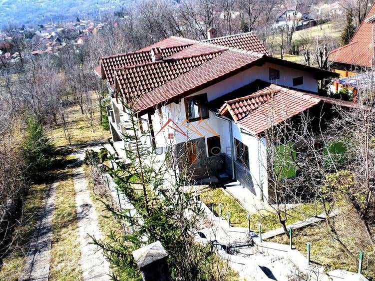 Casă cu 6 camere cu Canalizare în Cornu