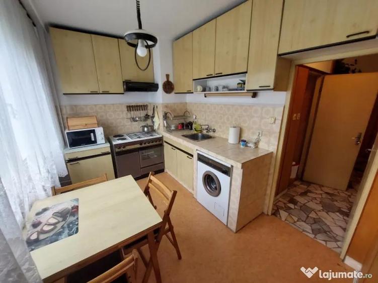 Apartament cu 2 camere decomandat în Badea Cârțan