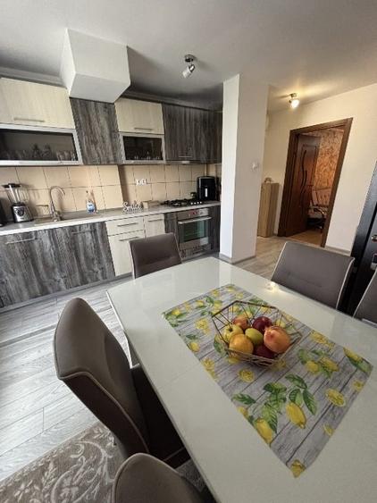 Apartament cu 3 camere decomandat, mobilat în Tudor