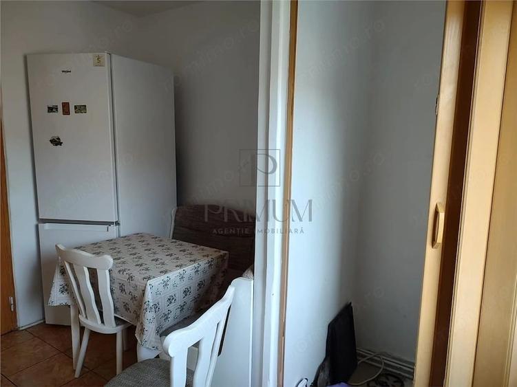 Apartament cu 4 camere decomandat în Girocului