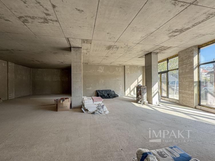 Birou, de 1,600 mp, în Central