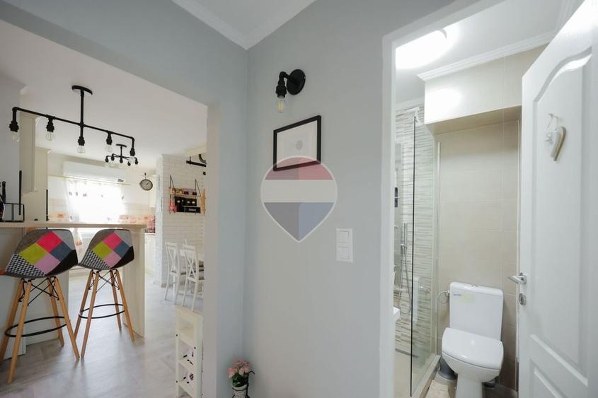 Apartament cu 3 camere decomandat, mobilat în Decebal