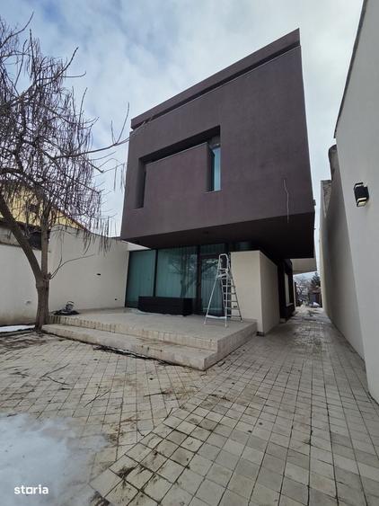 Casă cu 4 camere în Școlilor