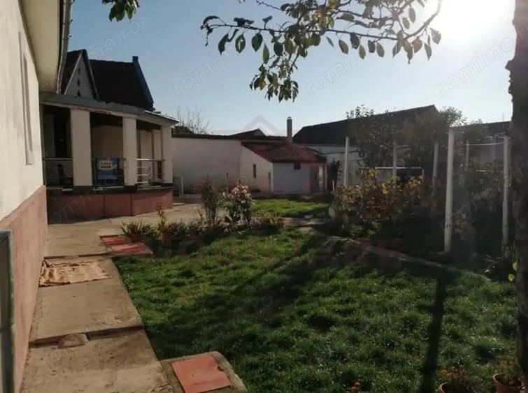 Casă cu 3 camere cu Teren 910 Mp în Buchin
