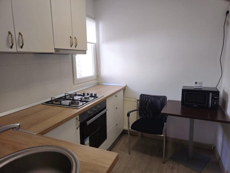 Apartament cu 2 camere, 55mp, la curte comuna, in zona Centr - 1