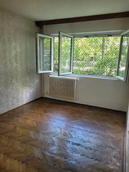 Apartament cu 3 camere semidecomandat în Militari