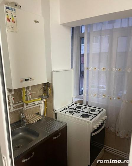 Garsonieră decomandată în Eroii Revoluției